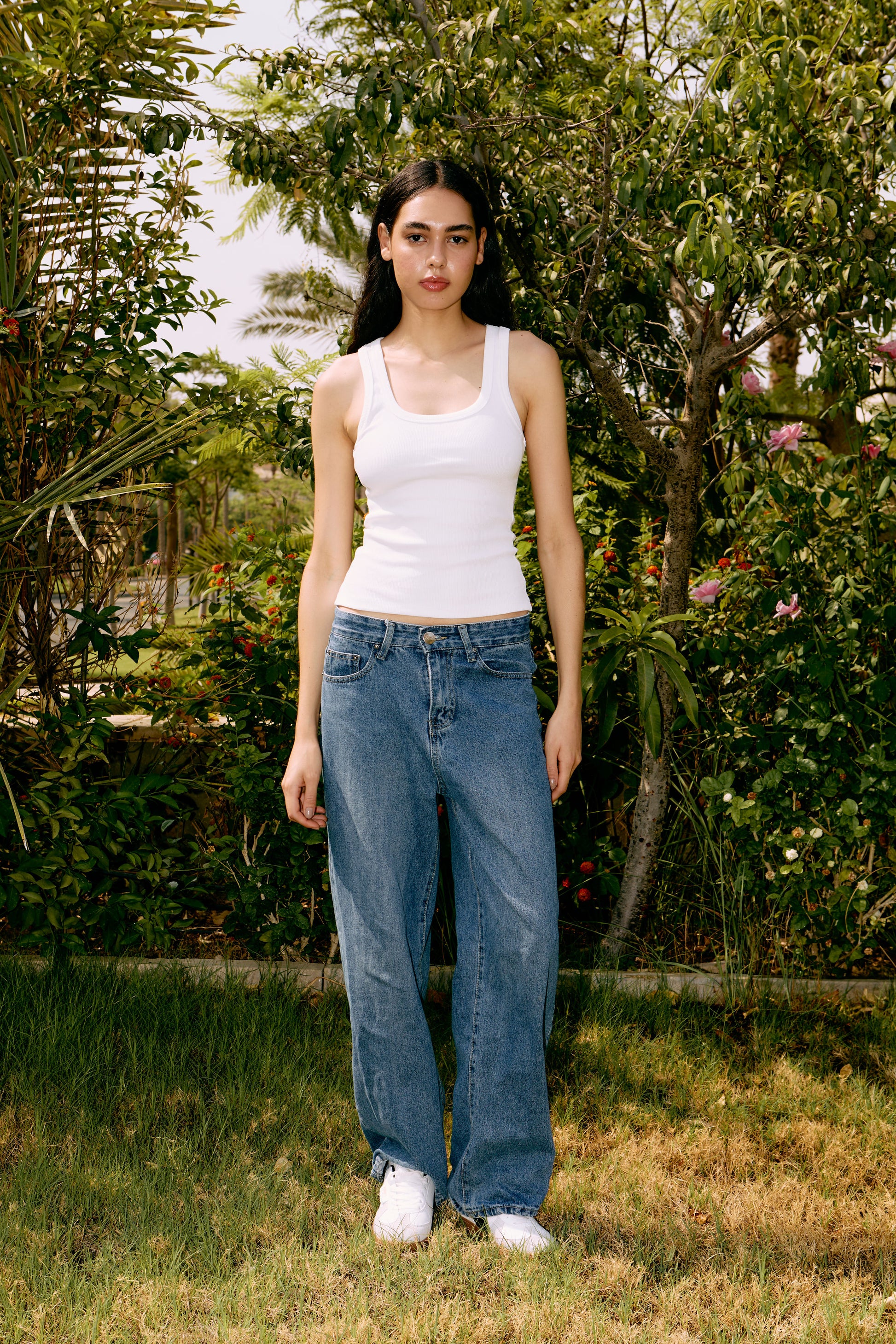 WHITE U-SHAPED TANK TOP