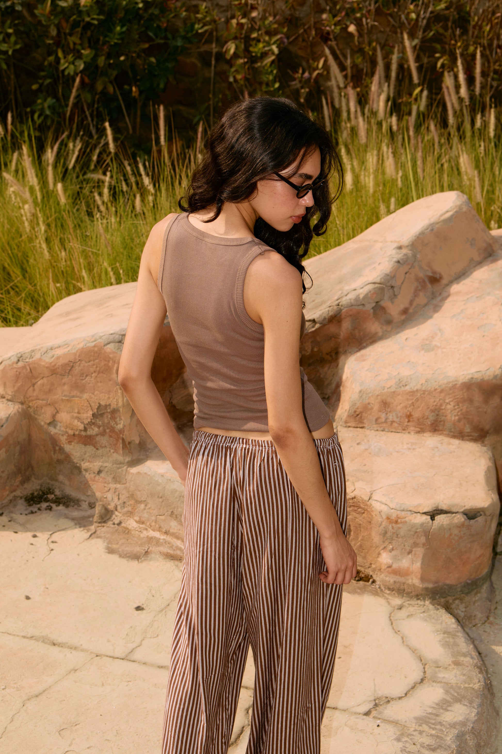 BROWN U-SHAPED TANK TOP