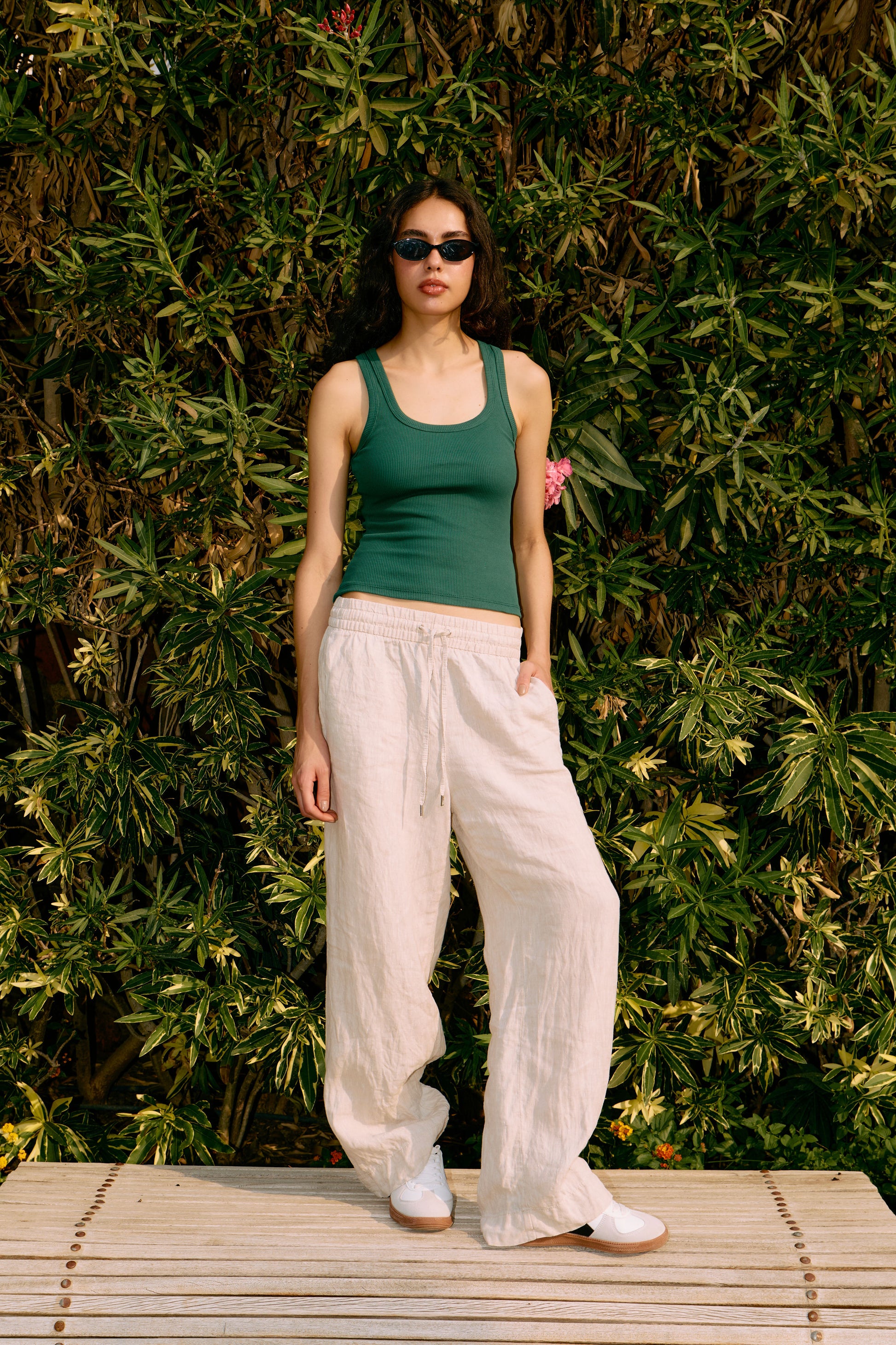 ARMY GREEN U-SHAPED TANK TOP