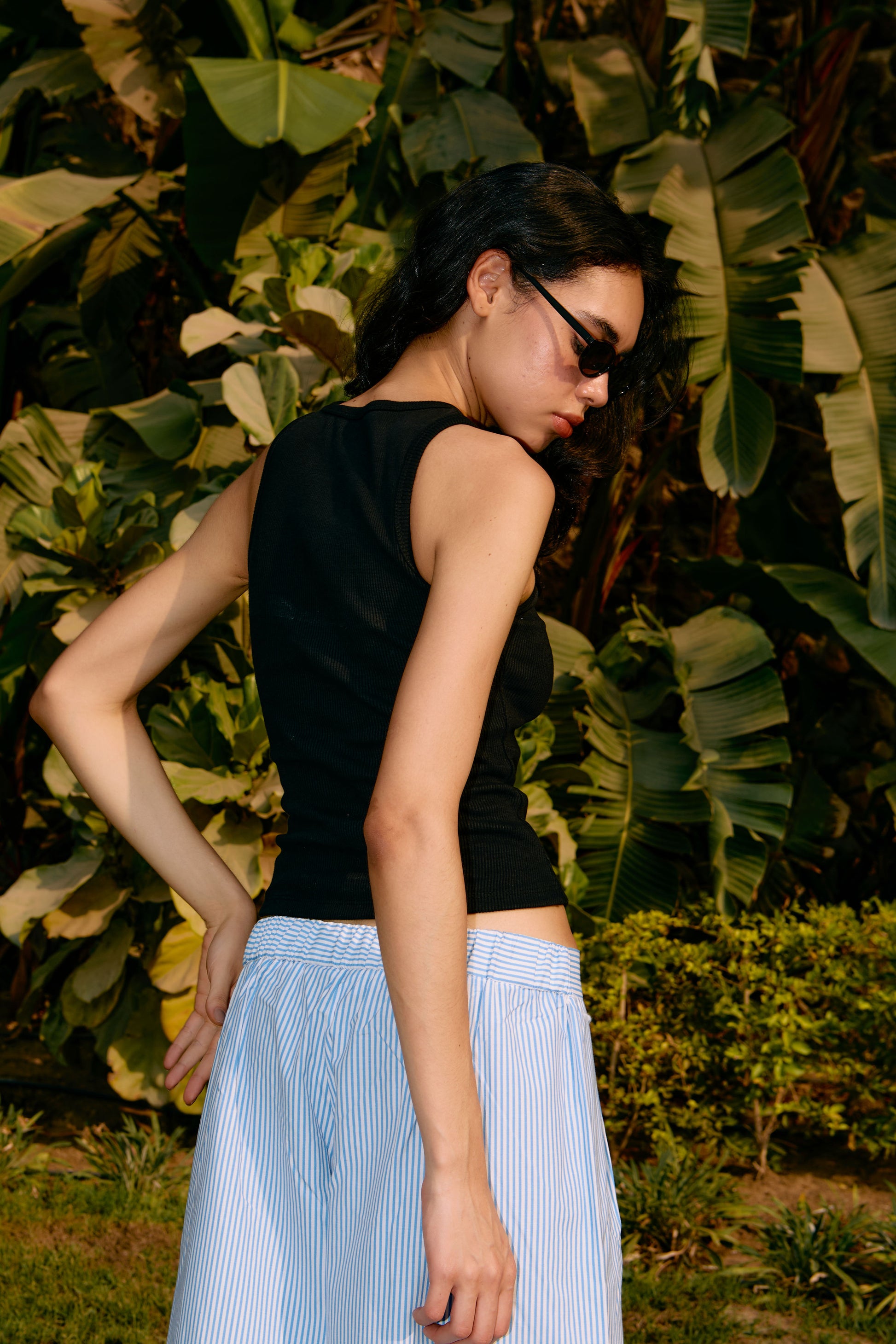 BLACK CREWNECK TANK TOP