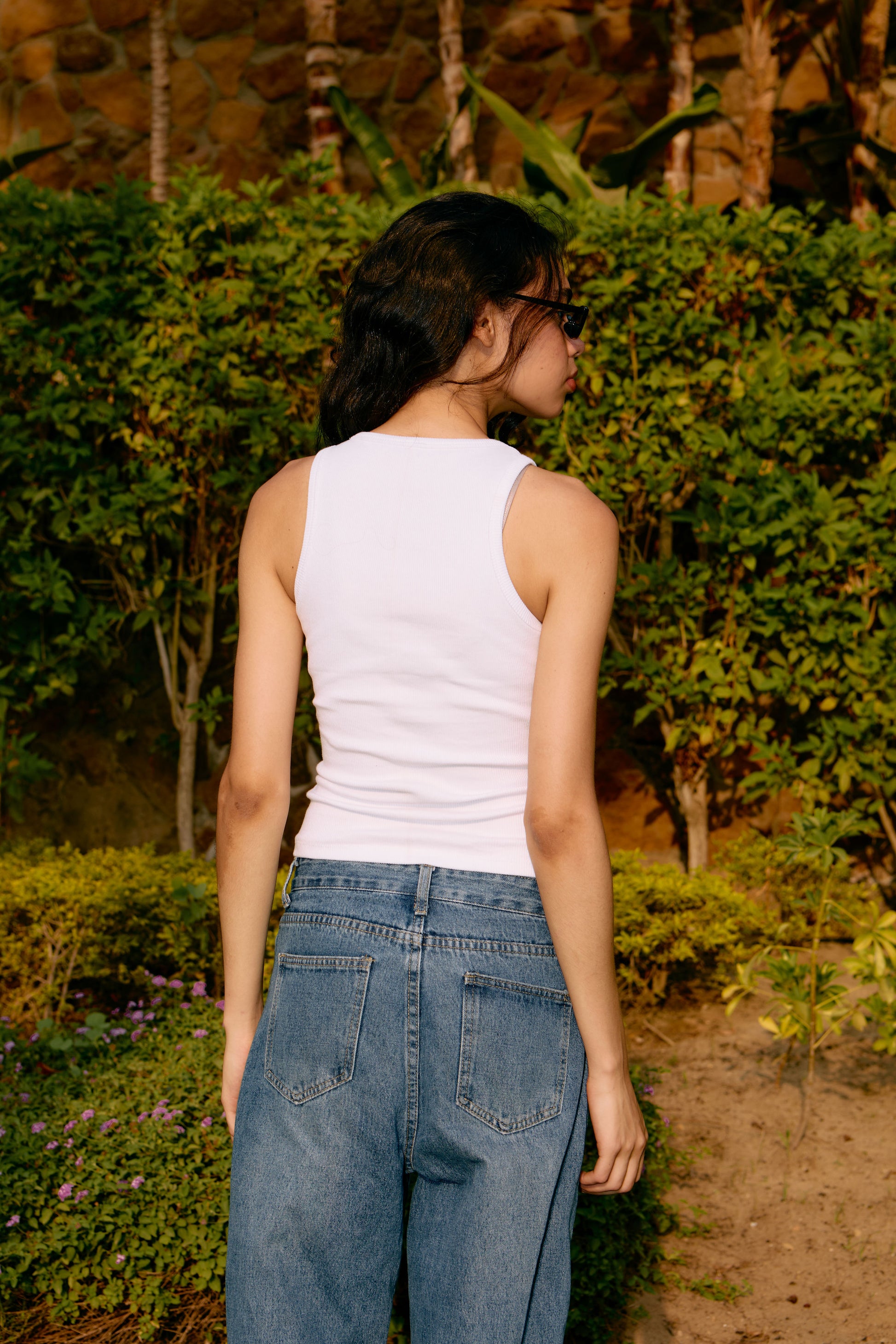 WHITE CREWNECK TANK TOP
