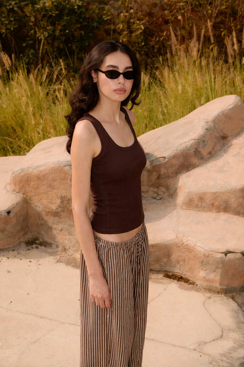 BROWN U-SHAPED TANK TOP
